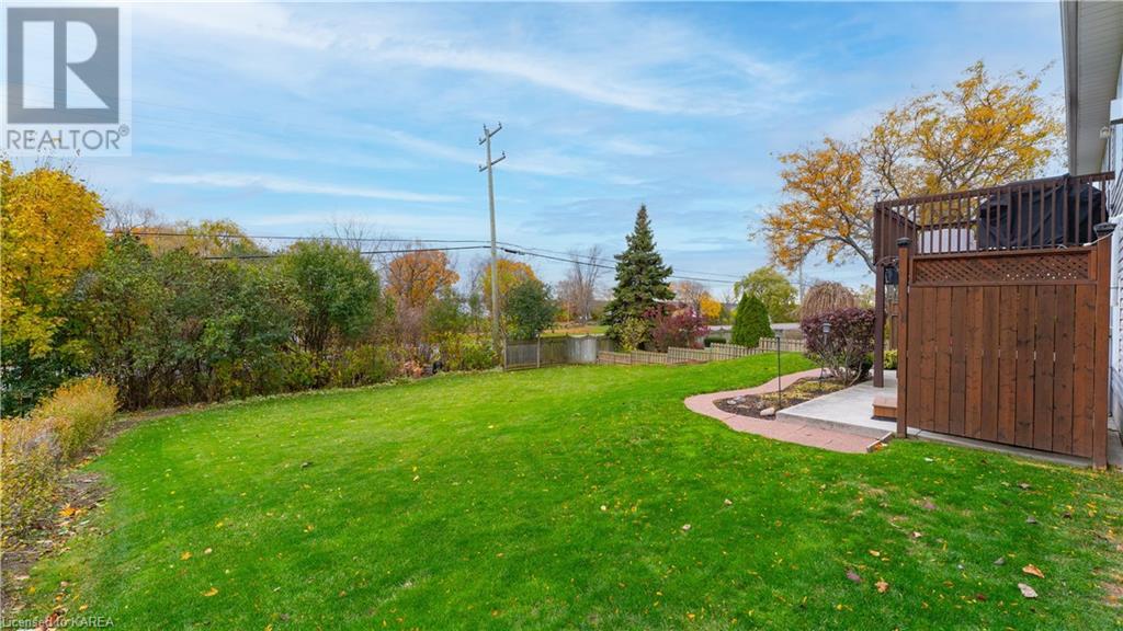 27 DAVEY Crescent