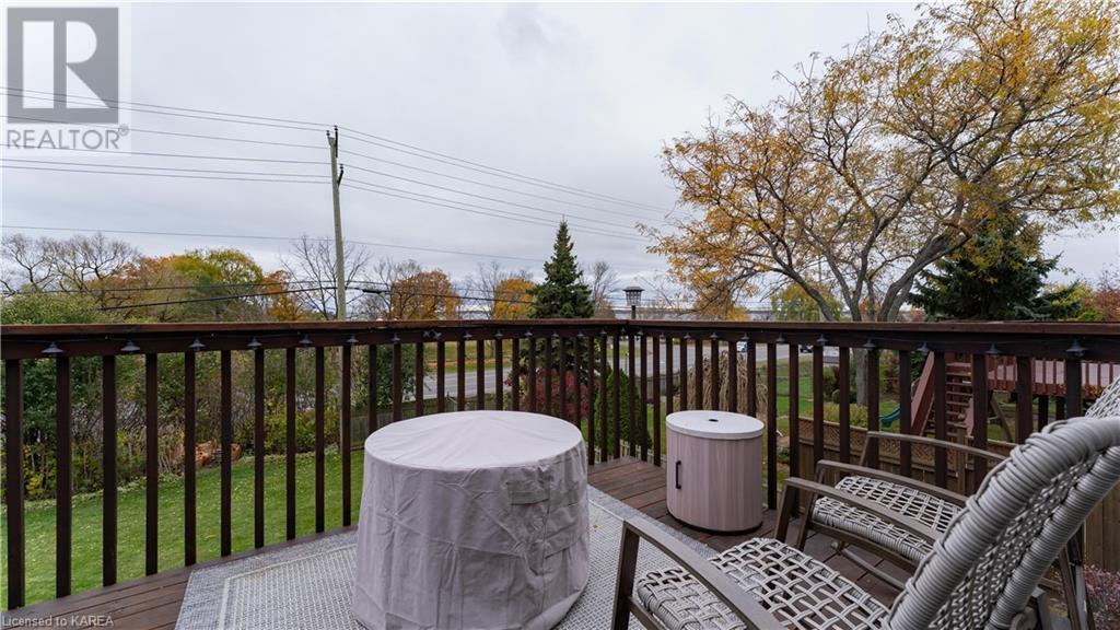 27 DAVEY Crescent