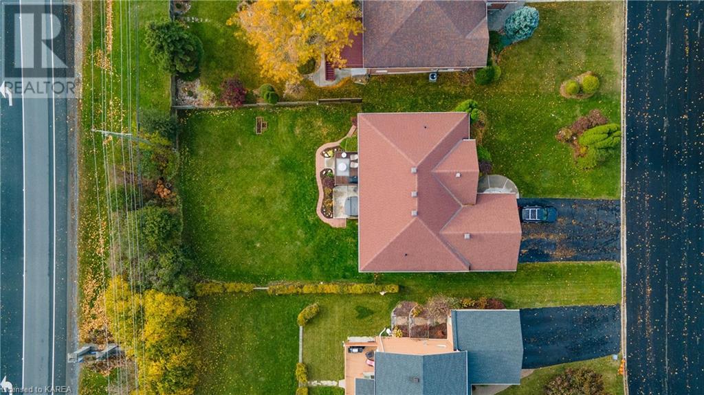 27 DAVEY Crescent