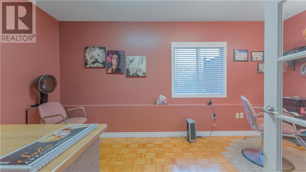 27 DAVEY Crescent