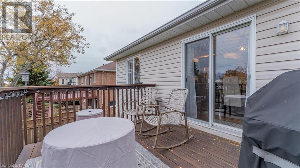 27 DAVEY Crescent