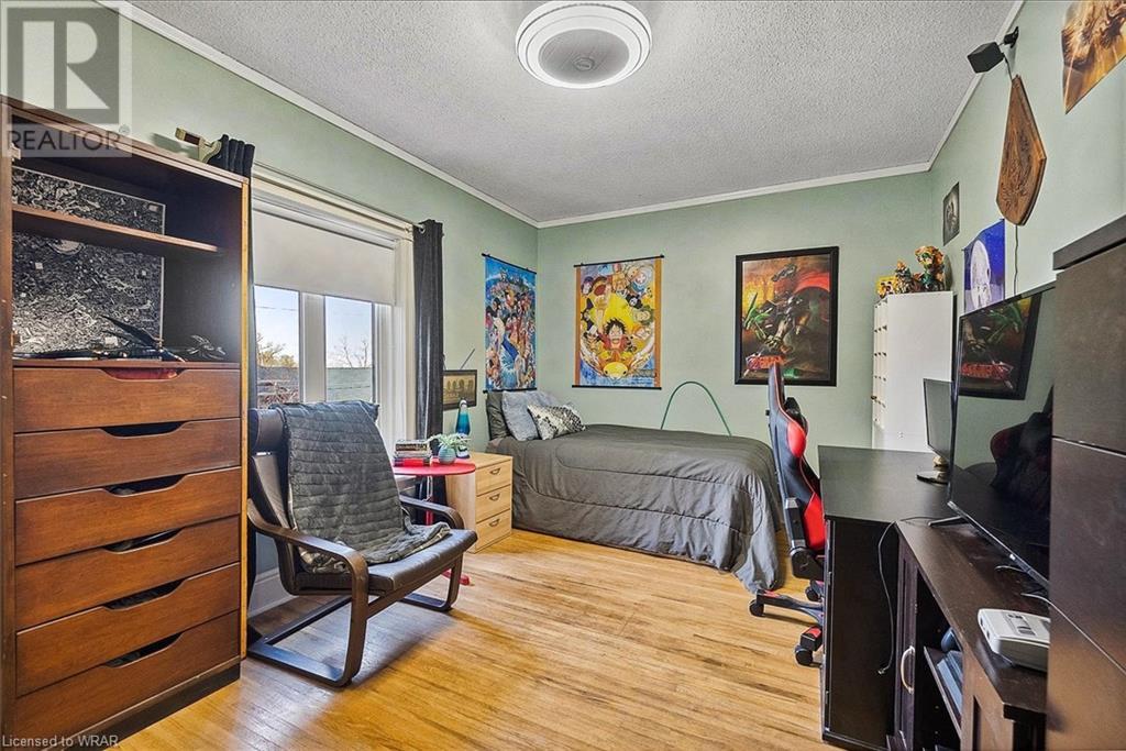 164 QUEEN Street E