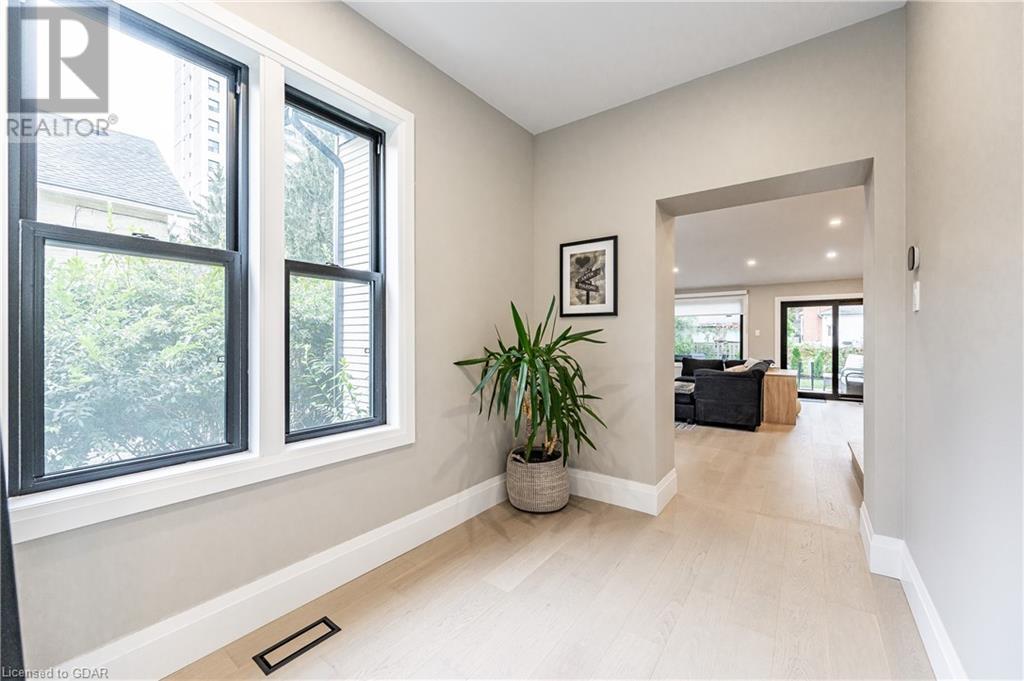 37 PEQUEGNAT Avenue