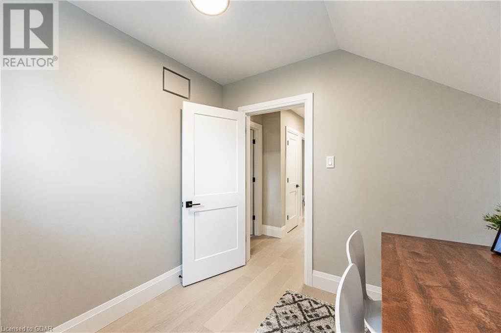 37 PEQUEGNAT Avenue