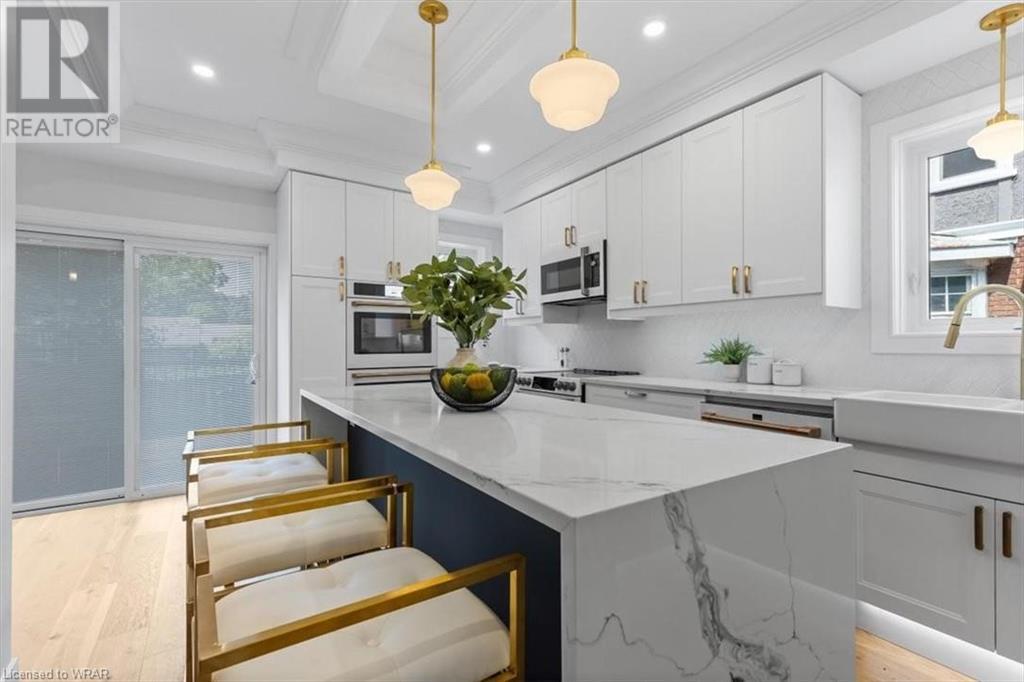 66 WILLIAM Street W