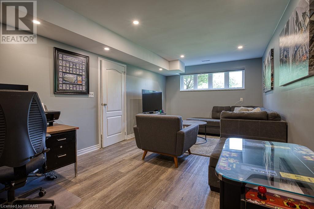 441 KING Street W