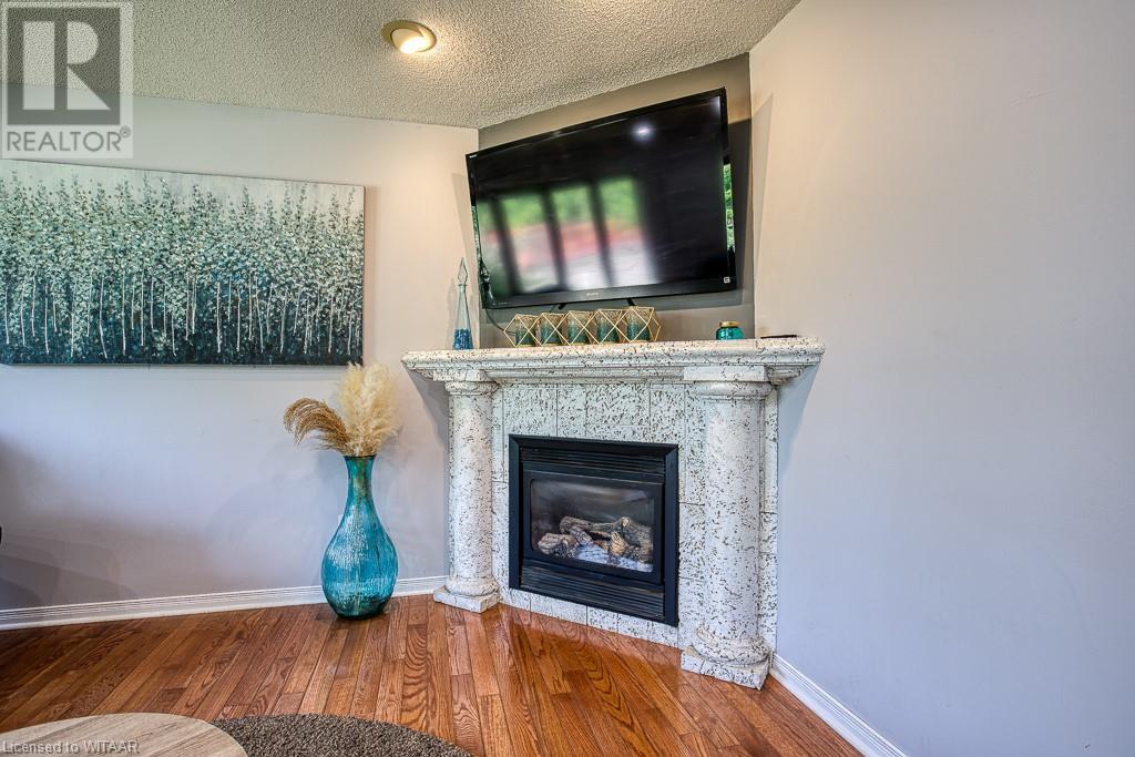441 KING Street W