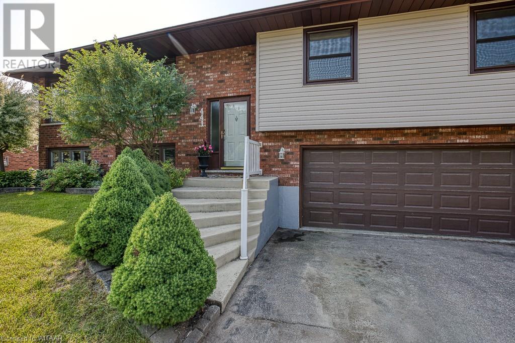 441 KING Street W