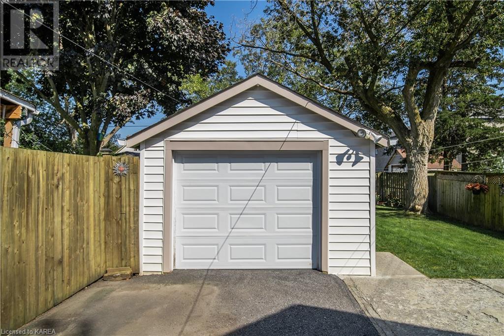 571 MACDONNELL Street