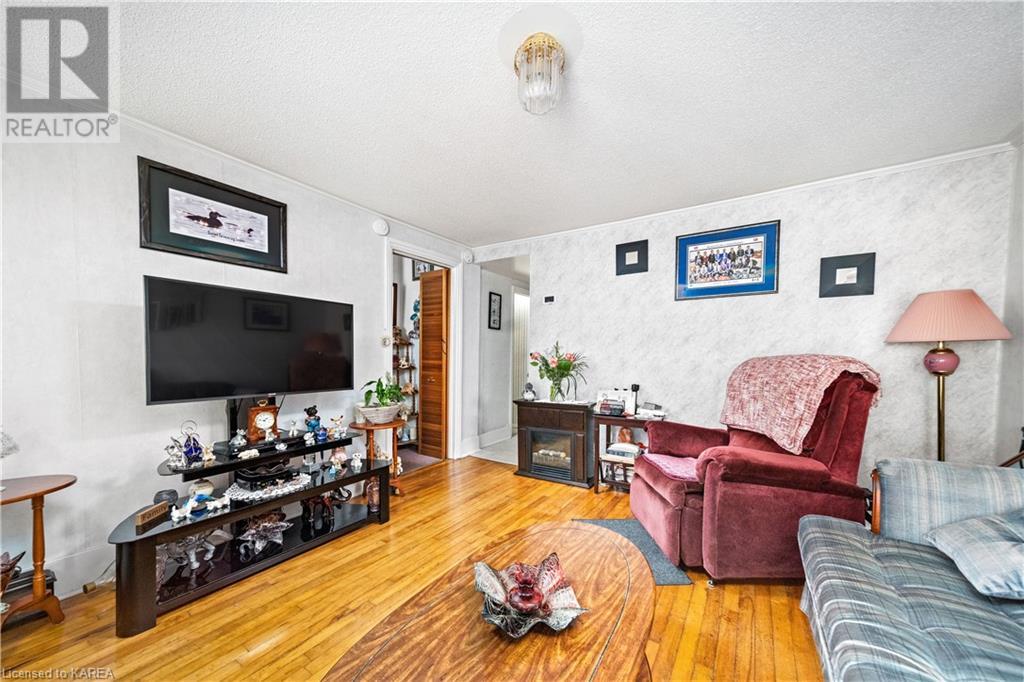 571 MACDONNELL Street