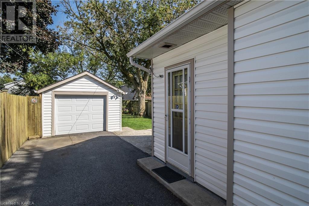571 MACDONNELL Street