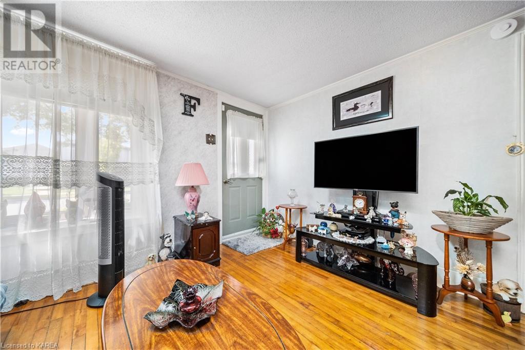 571 MACDONNELL Street