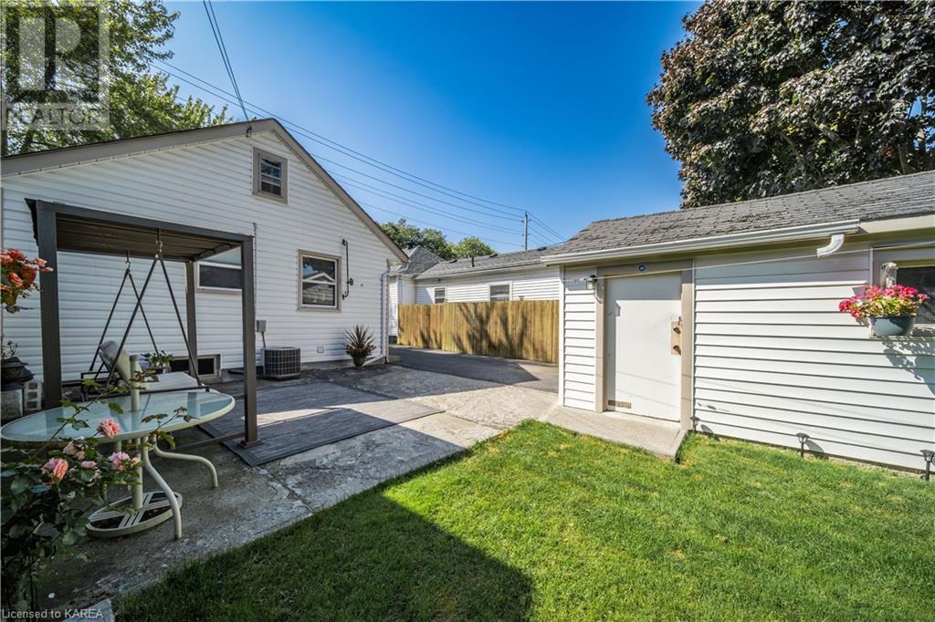 571 MACDONNELL Street