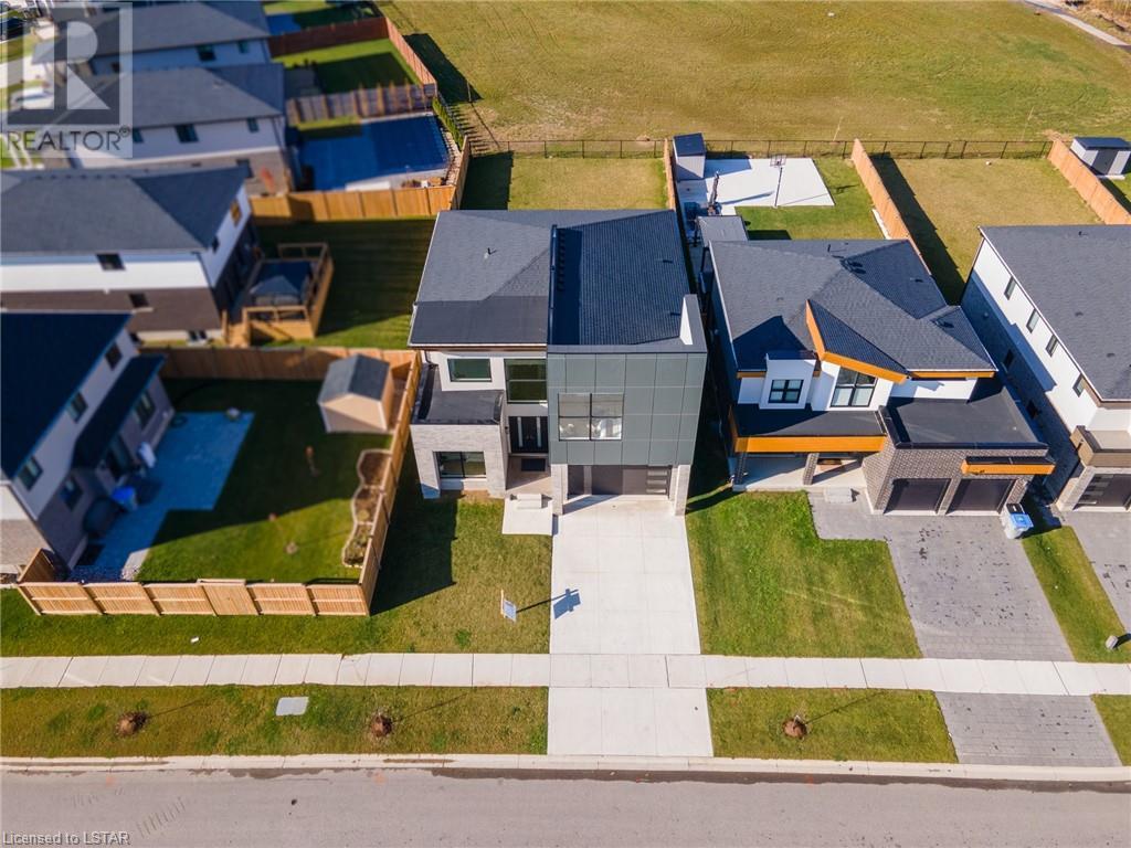 72 DAVENTRY Way