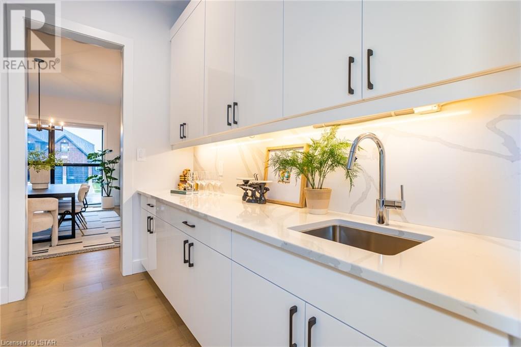 72 DAVENTRY Way