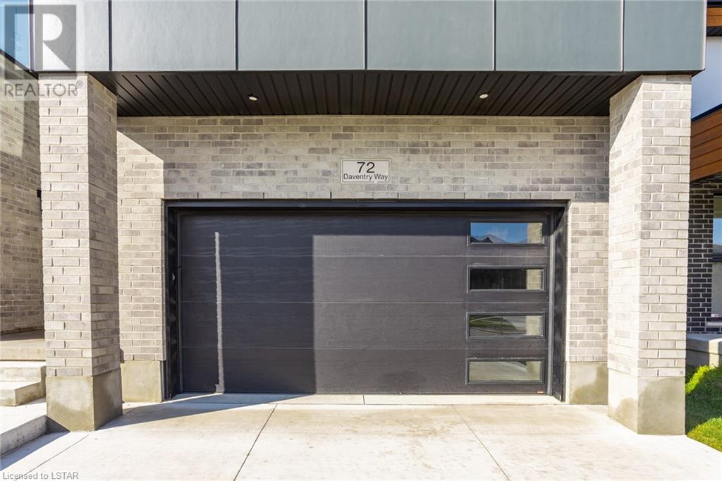 72 DAVENTRY Way