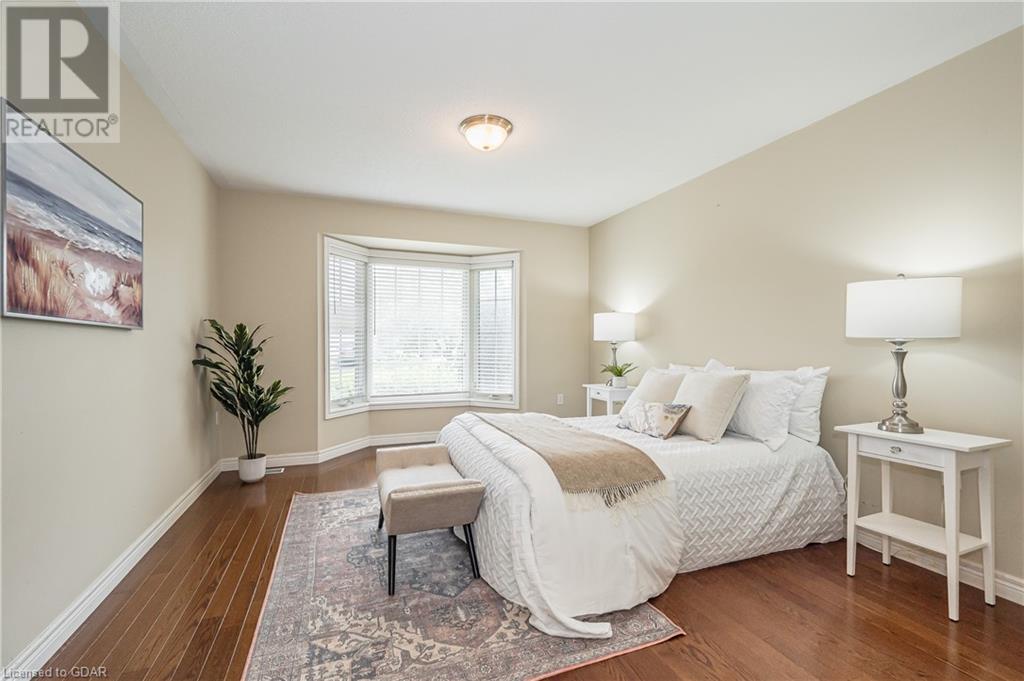 24 BEECHLAWN Boulevard