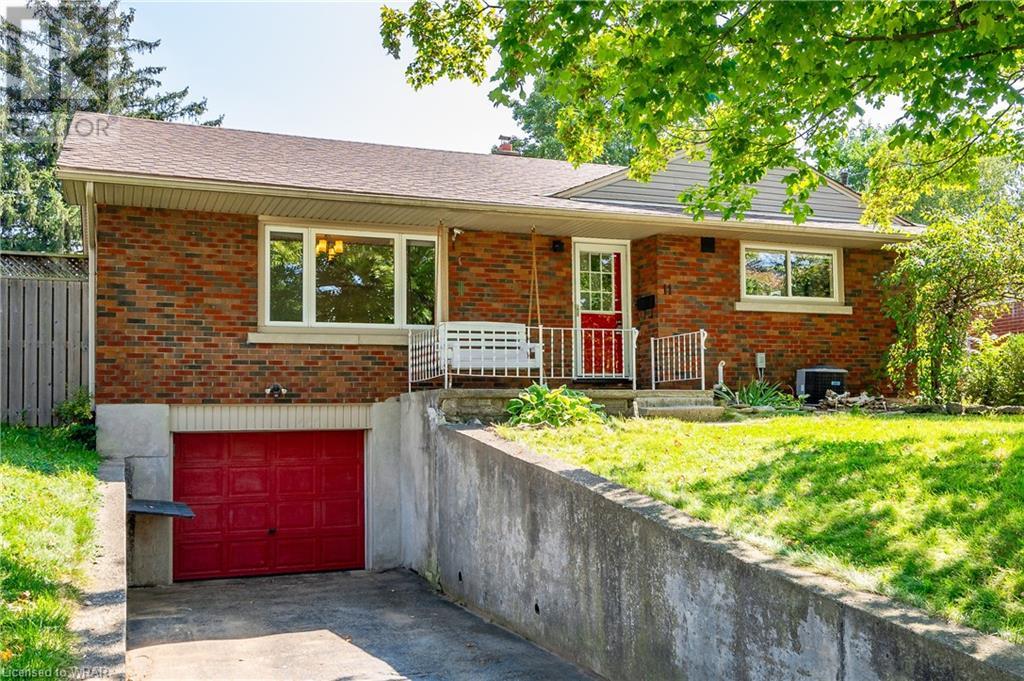 11 RICHARDS Avenue