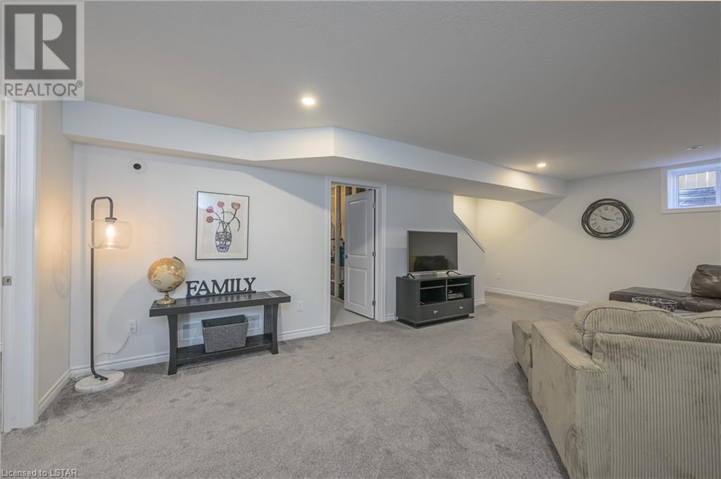 43 WEIR Crescent