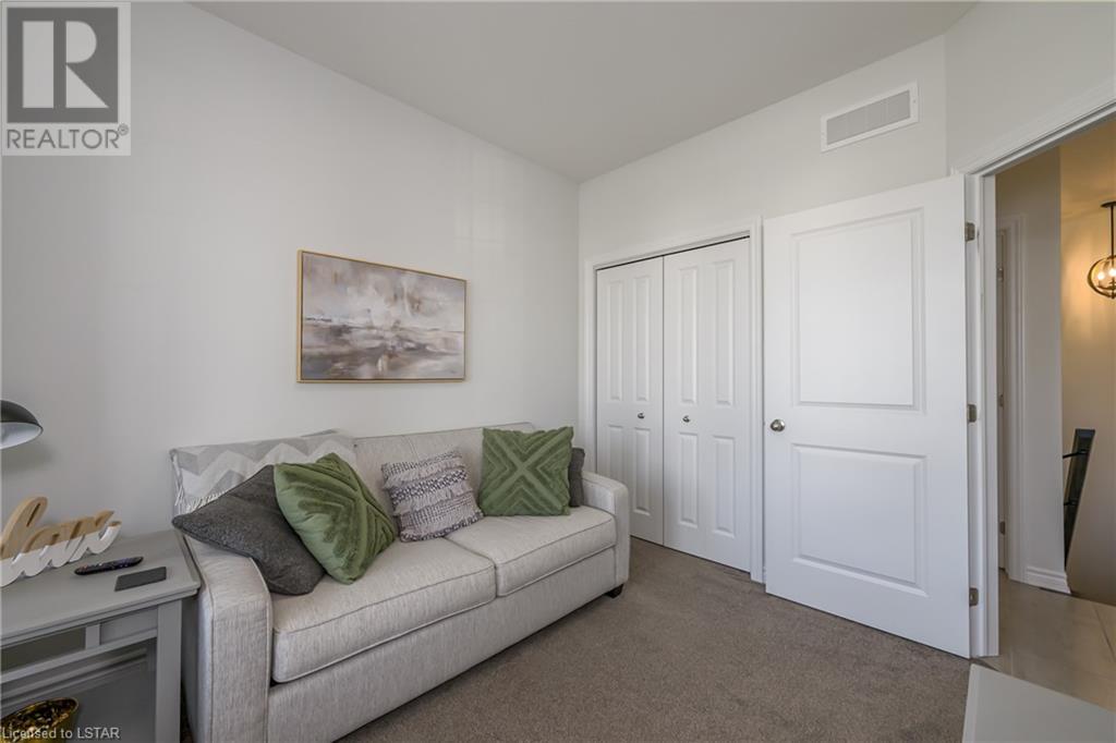 43 WEIR Crescent