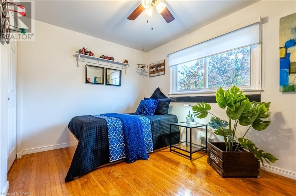 3 GLEN LAKE Crescent