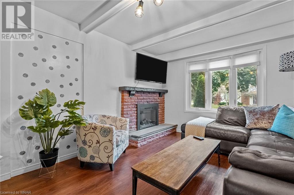 3 GLEN LAKE Crescent