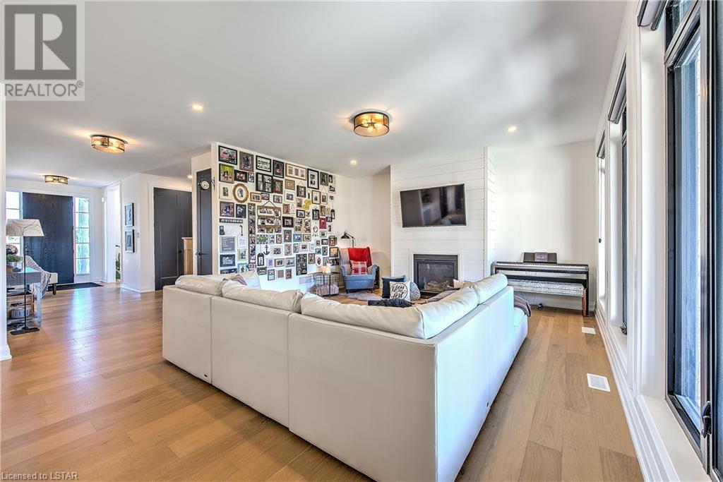 7147 SILVER CREEK Circle
