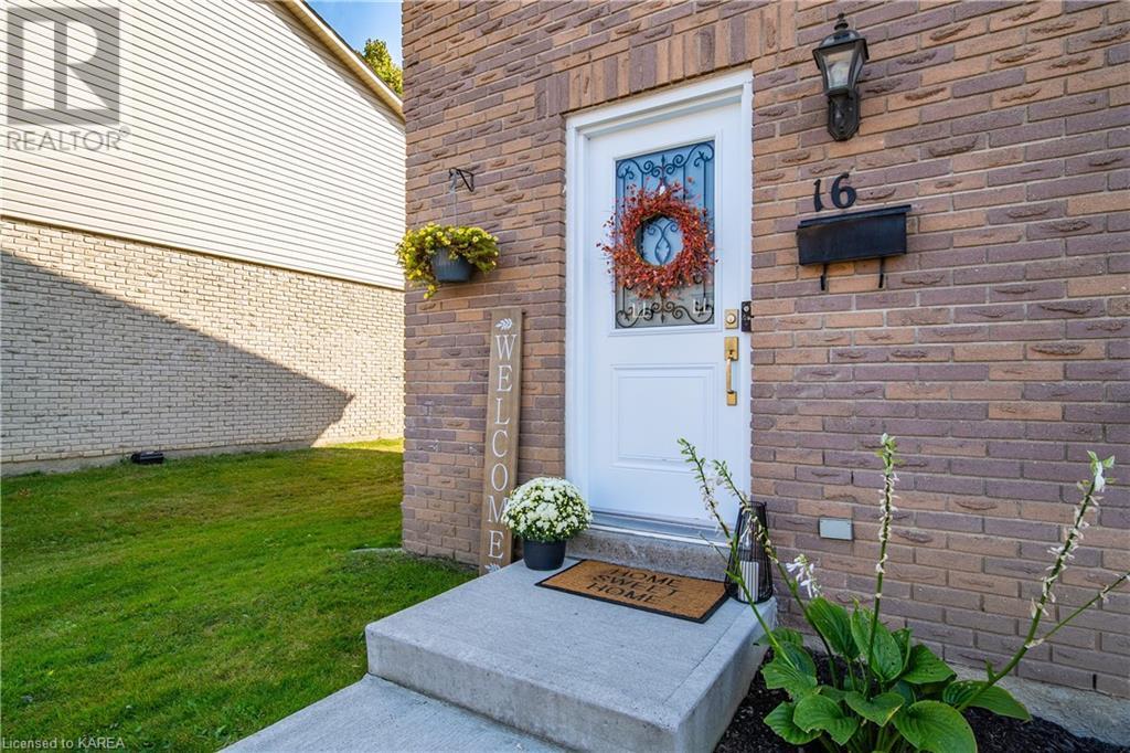 16 ROSEMUND Crescent
