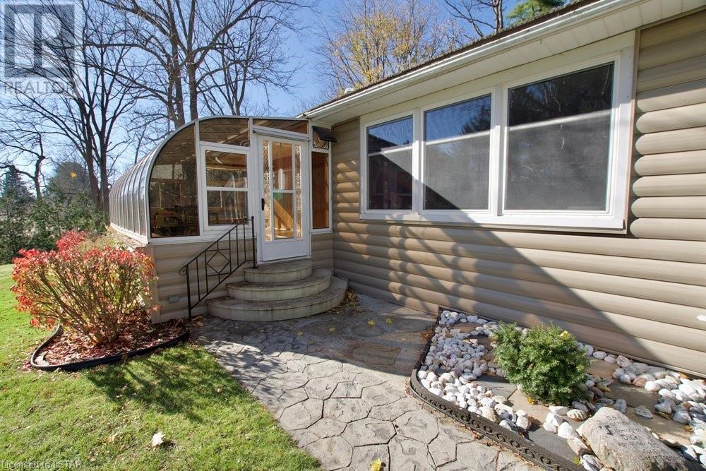 65 CLARK Road E