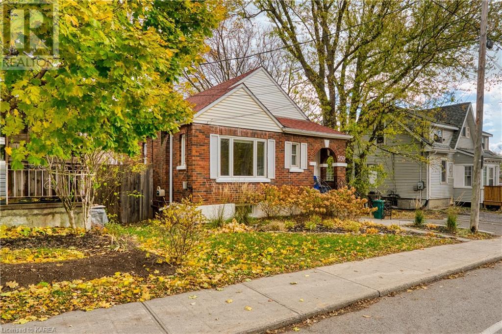 559 DIVISION Street