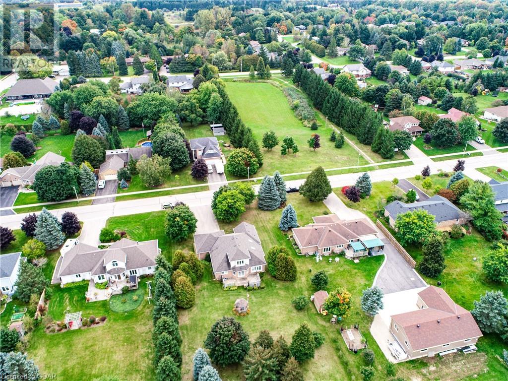 865 DIANNE Crescent