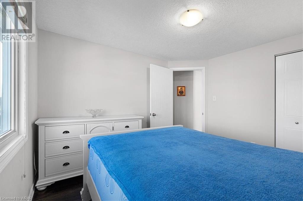 220 APPLE TREE Court