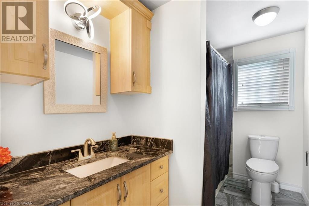 220 APPLE TREE Court