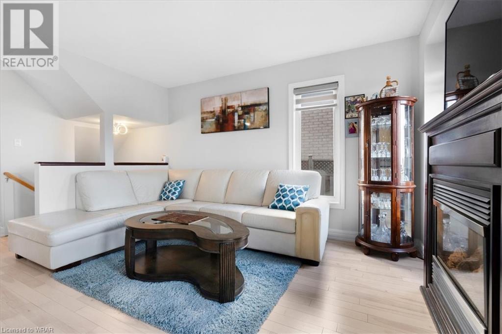 220 APPLE TREE Court