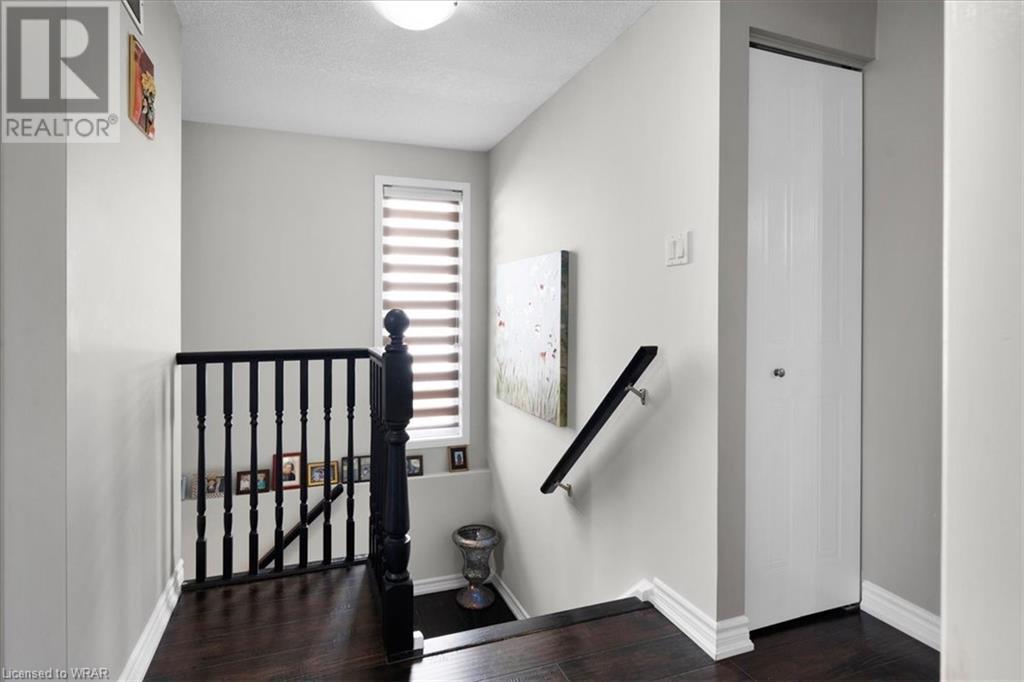 220 APPLE TREE Court