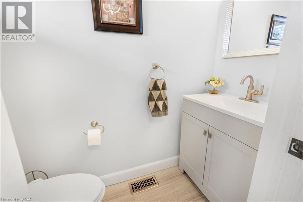 220 APPLE TREE Court