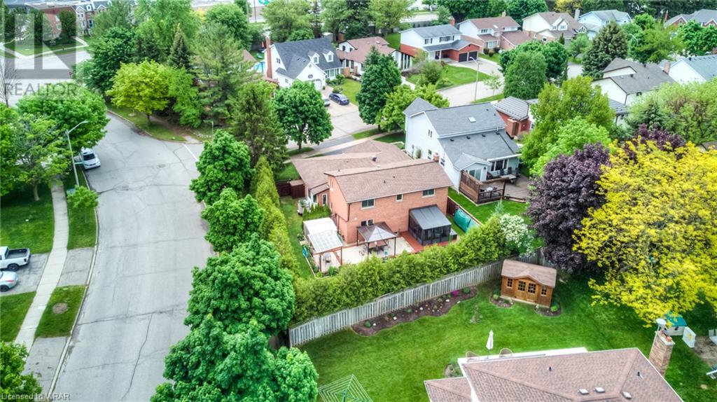 400 STRAWBERRY Crescent