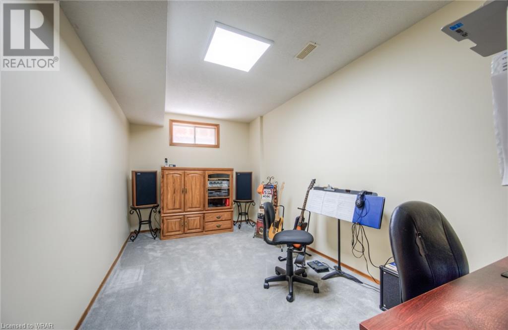 400 STRAWBERRY Crescent