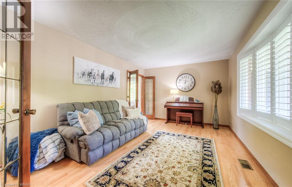 400 STRAWBERRY Crescent