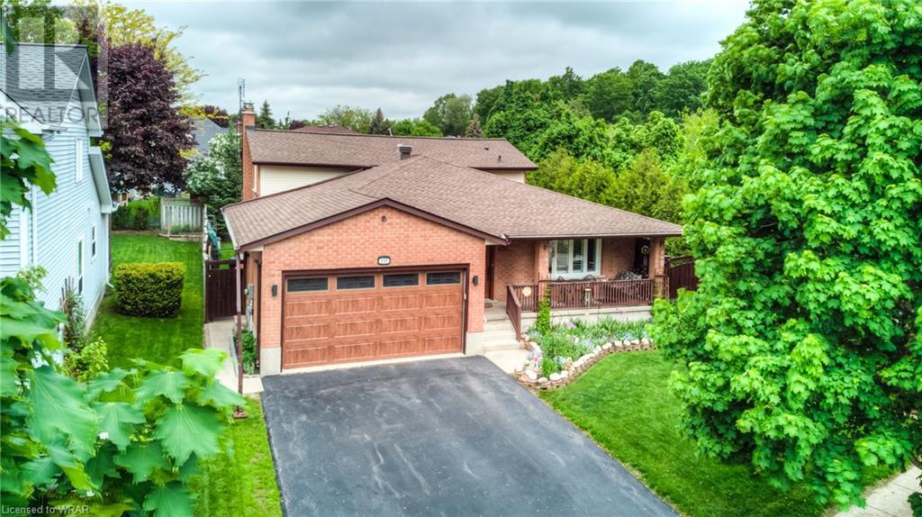 400 STRAWBERRY Crescent