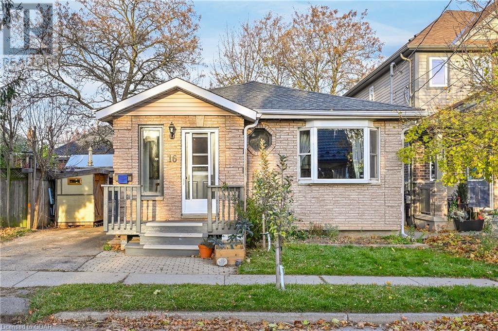 16 MENZIE Avenue