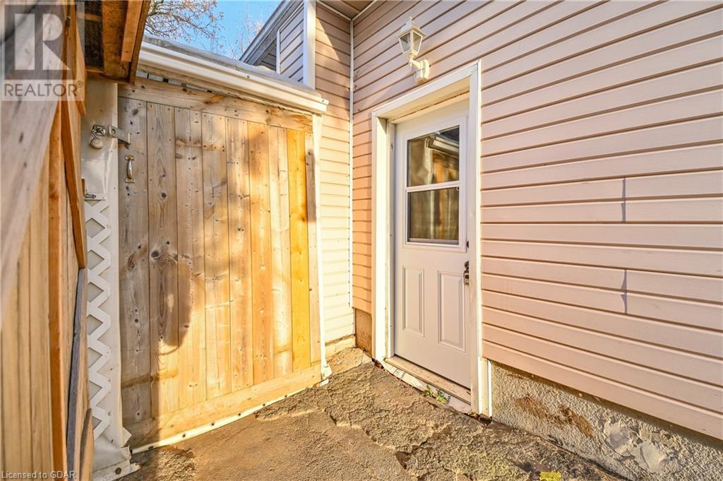 16 MENZIE Avenue