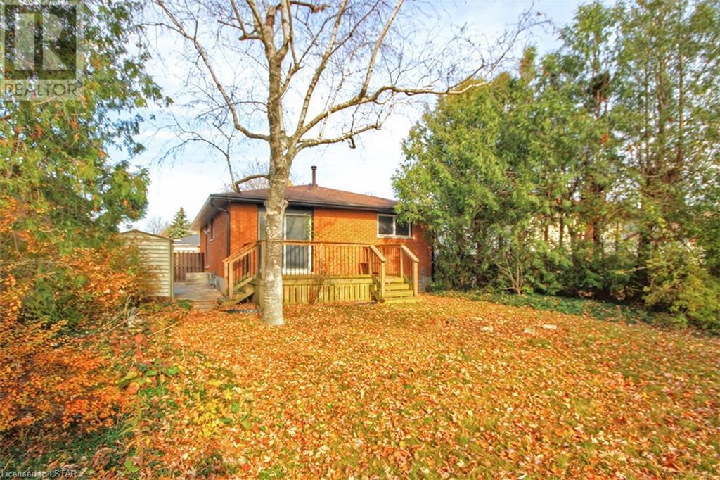 11 MURIEL Crescent