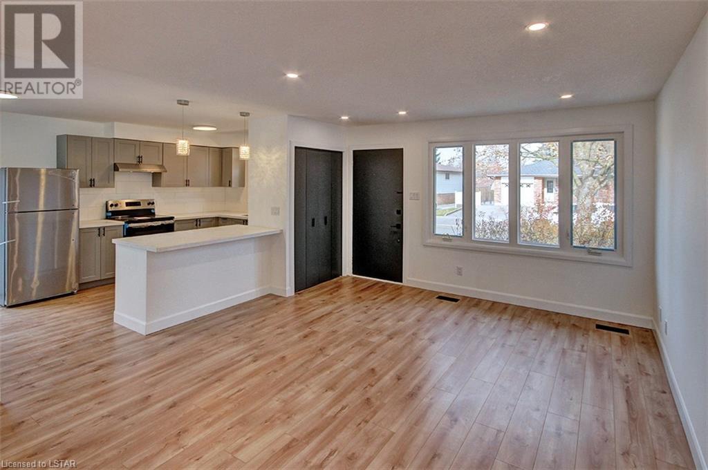 11 MURIEL Crescent