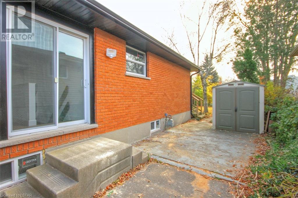 11 MURIEL Crescent