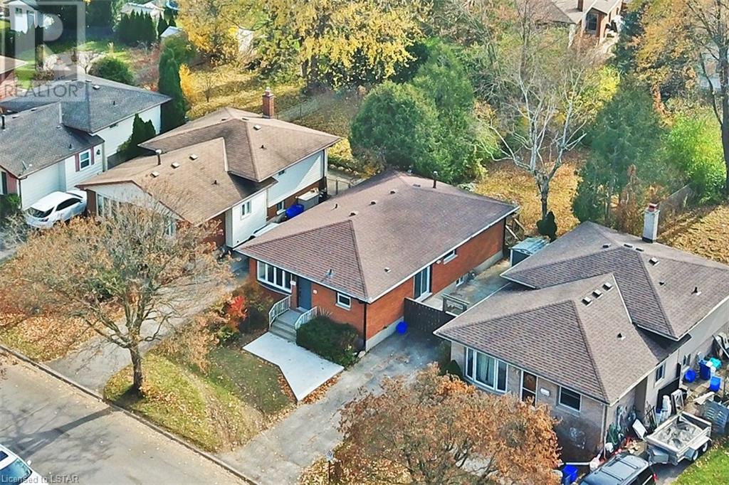 11 MURIEL Crescent