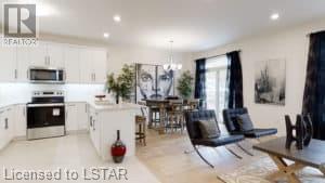 971 DEVERON Crescent