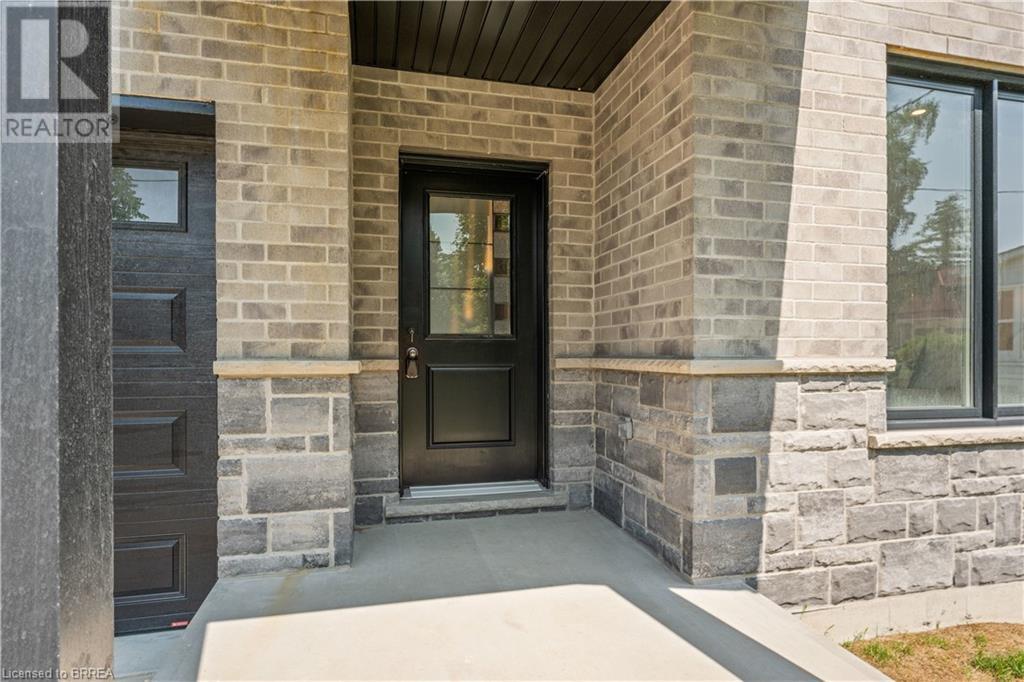 7 ROBINSON Avenue
