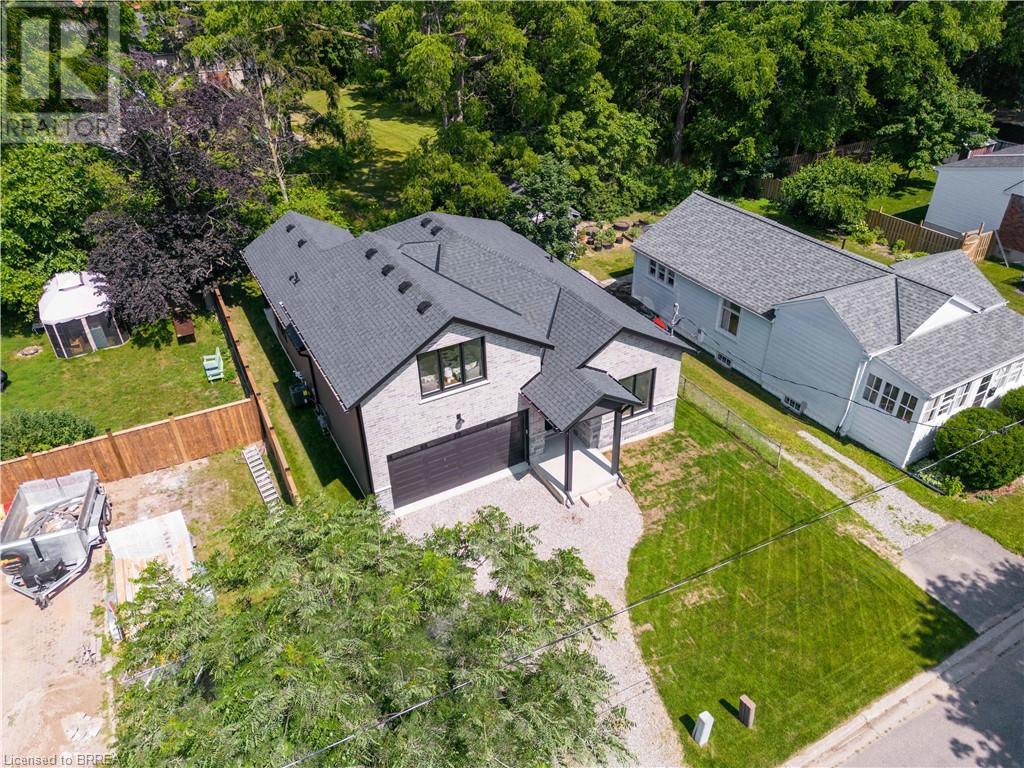 7 ROBINSON Avenue