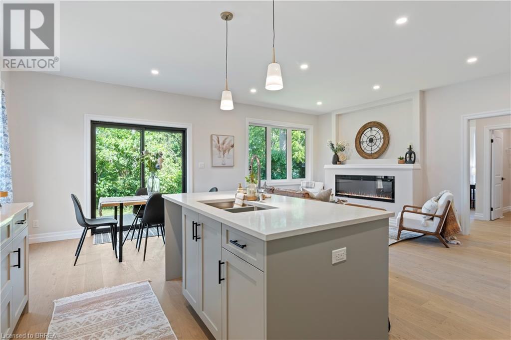 7 ROBINSON Avenue